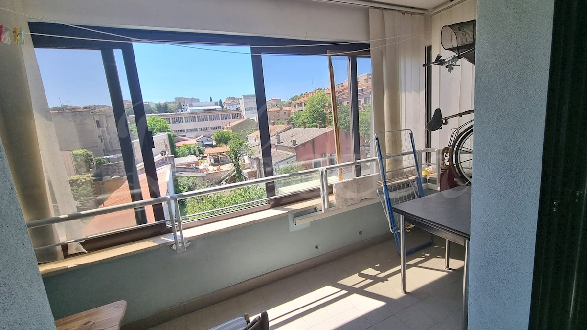 Pola, confortevole appartamento 59 m2, riscaldamento centralizzato, ascensore, terrazza