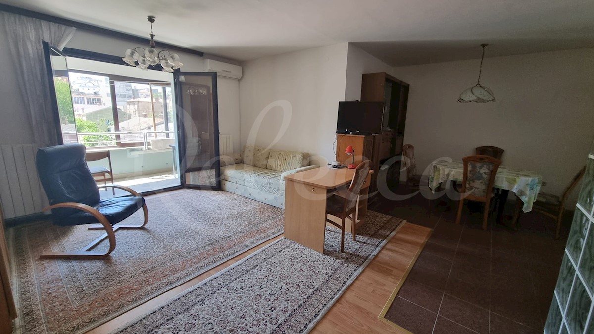 Pola, confortevole appartamento 59 m2, riscaldamento centralizzato, ascensore, terrazza