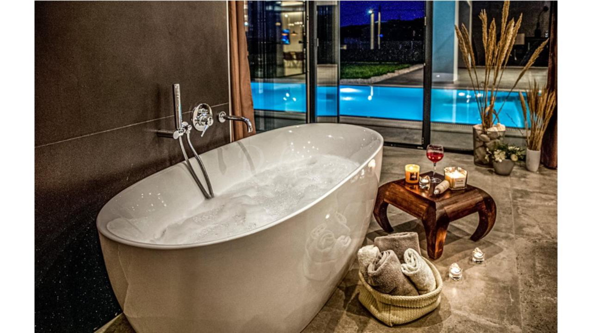 Villa di lusso con piscina a Liznjan