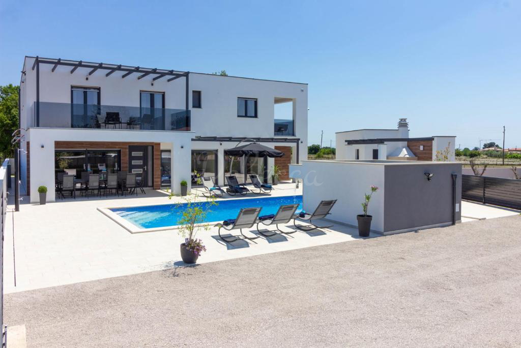 Villa con piscina, 280 m2, appartamento, vicino a Marčana