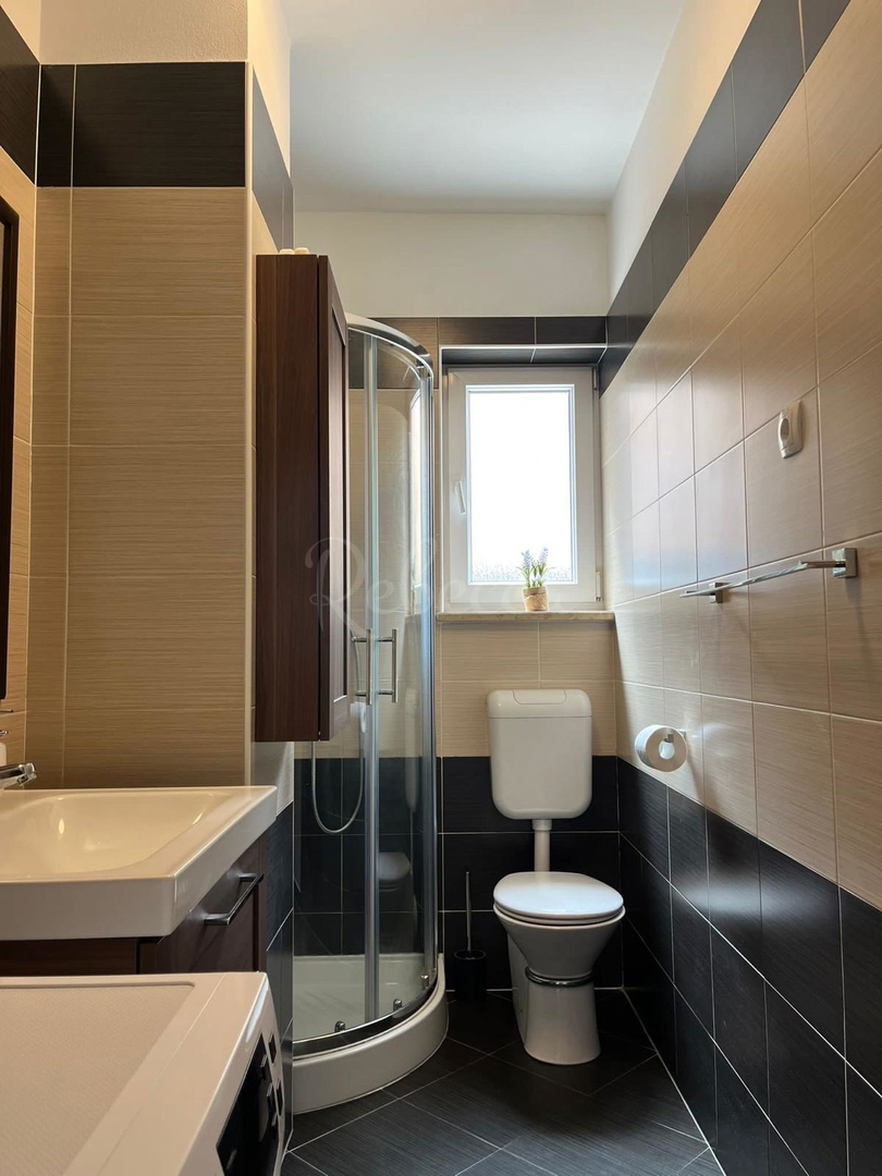Casa a un piano, 2 camere da letto, giardino, vicino al centro, Pola