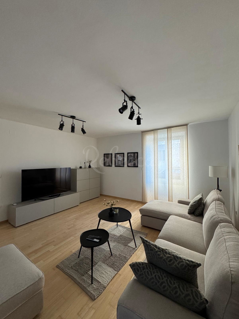 Casa a un piano, 2 camere da letto, giardino, vicino al centro, Pola