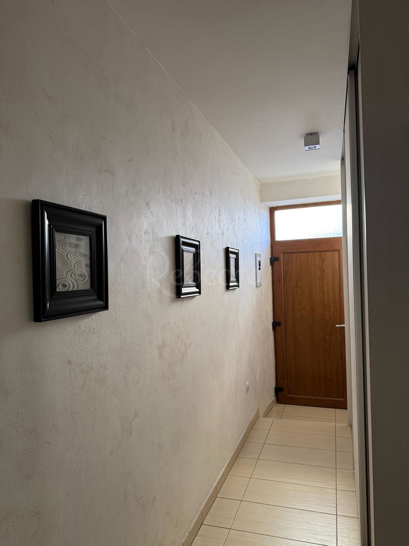 Casa a un piano, 2 camere da letto, giardino, vicino al centro, Pola