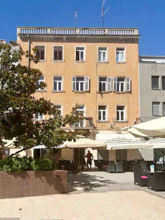 Appartamento con due camere da letto nel centro di Pola, vicino al mercato, all'interno della zona pedonale