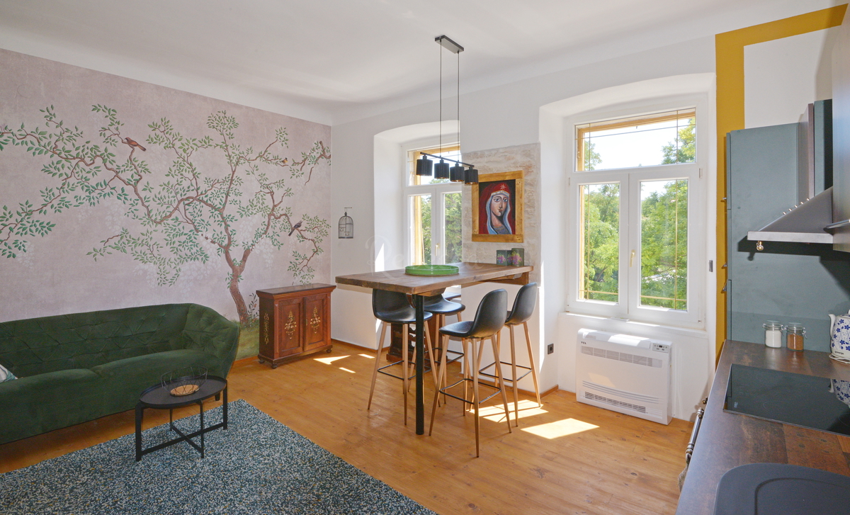 Appartamento con due camere da letto nel centro di Pola, vicino al mercato, all'interno della zona pedonale