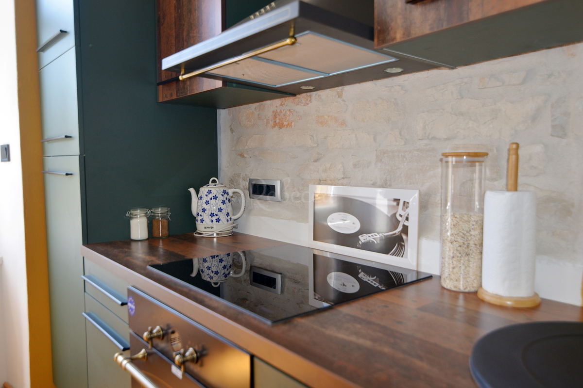 Appartamento con due camere da letto nel centro di Pola, vicino al mercato, all'interno della zona pedonale