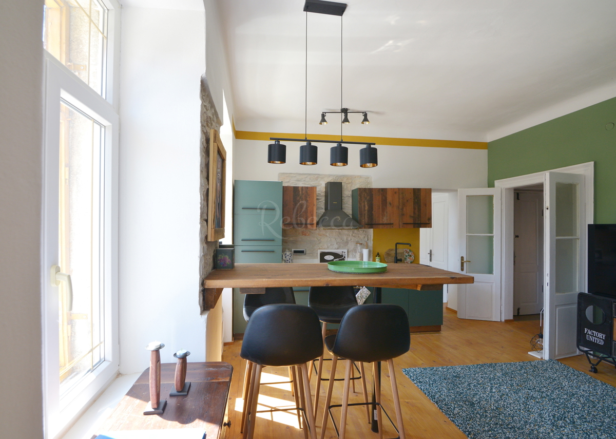 Appartamento con due camere da letto nel centro di Pola, vicino al mercato, all'interno della zona pedonale