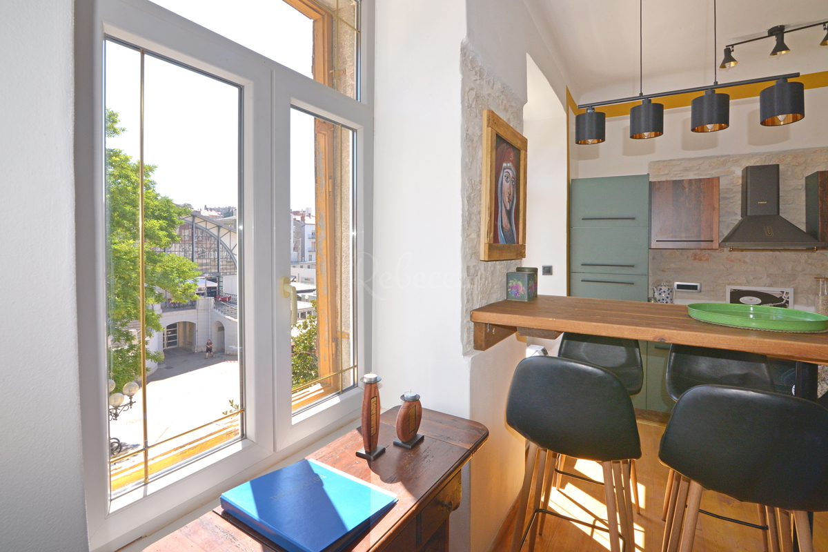 Appartamento con due camere da letto nel centro di Pola, vicino al mercato, all'interno della zona pedonale