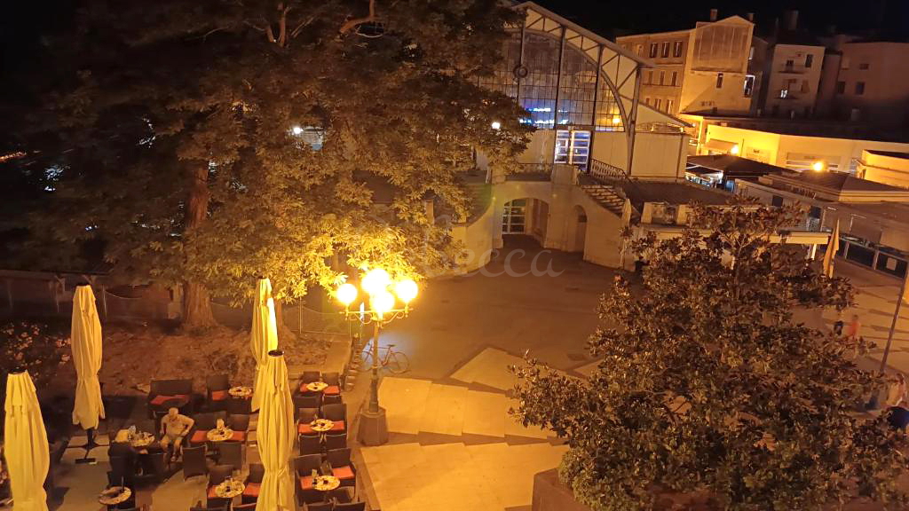 Appartamento con due camere da letto nel centro di Pola, vicino al mercato, all'interno della zona pedonale