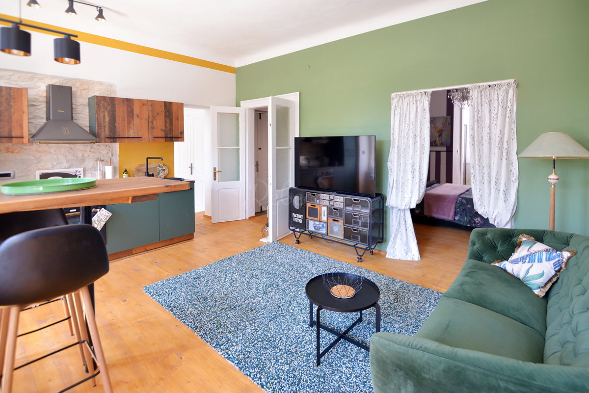 Appartamento con due camere da letto nel centro di Pola, vicino al mercato, all'interno della zona pedonale