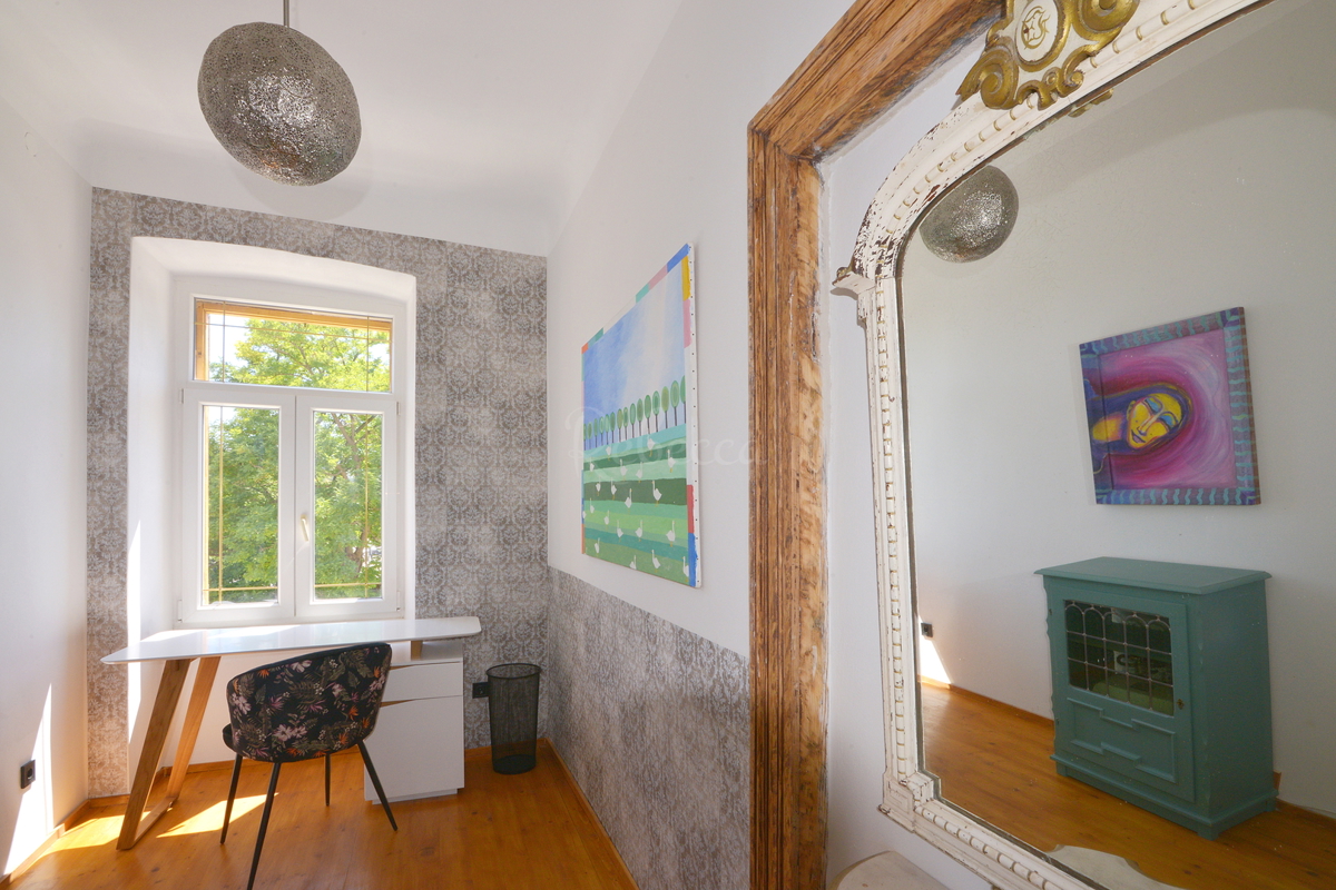 Appartamento con due camere da letto nel centro di Pola, vicino al mercato, all'interno della zona pedonale