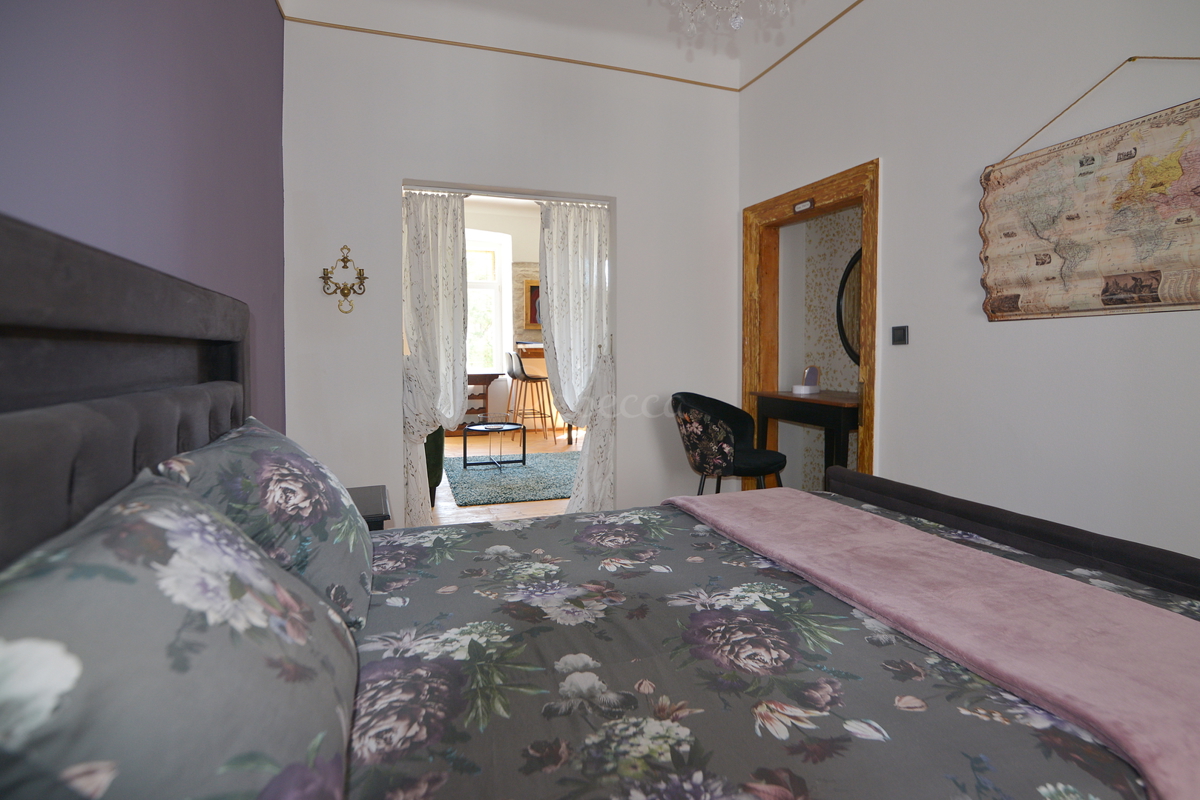 Appartamento con due camere da letto nel centro di Pola, vicino al mercato, all'interno della zona pedonale