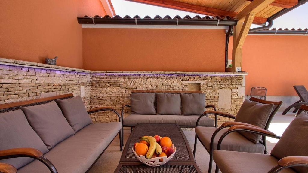 Villa con piscina, 380 m2, Medulin