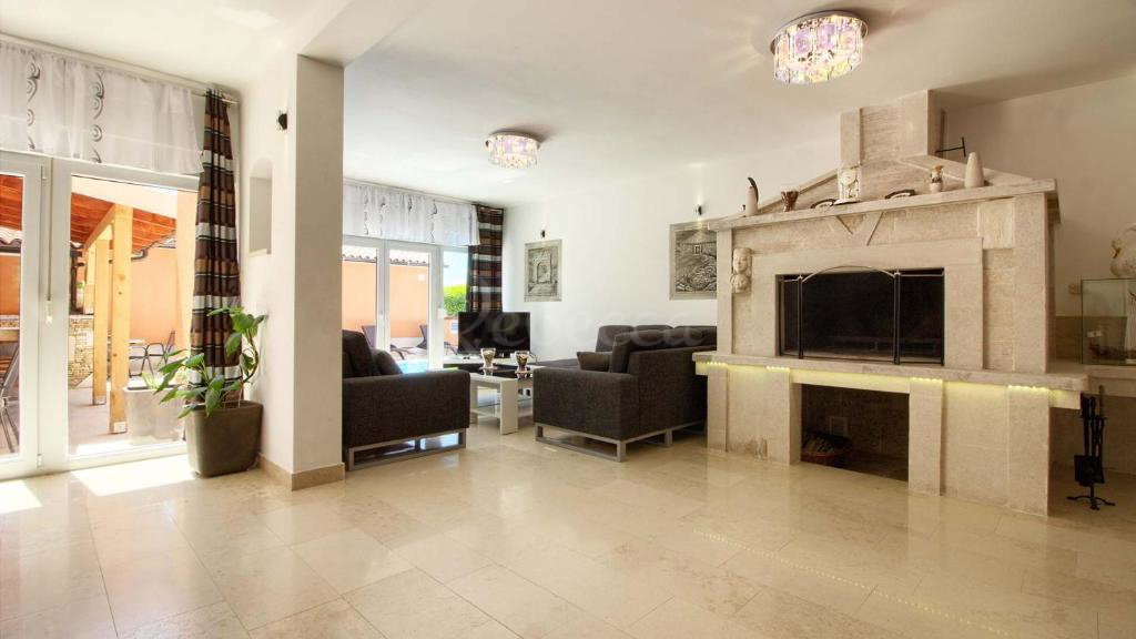 Villa con piscina, 380 m2, Medulin