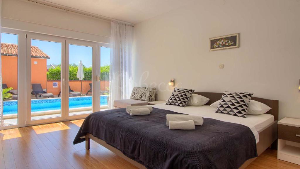 Villa con piscina, 380 m2, Medulin