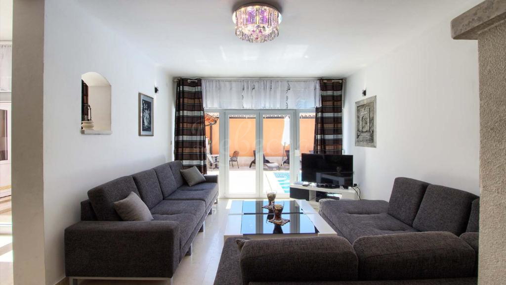 Villa con piscina, 380 m2, Medulin