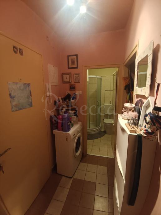 Monolocale 27 m², 2° piano, centro Pula