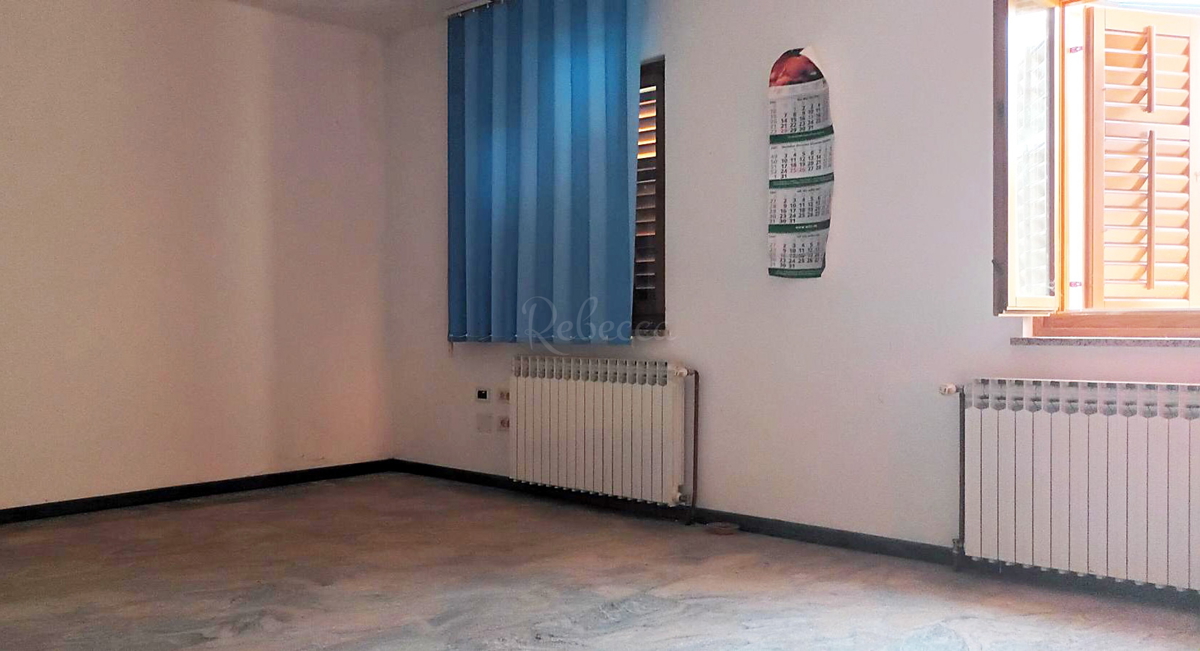 CROAZIA - PAZIN: CASA CON GIARDINO 800m2, USO COMMERCIALE O RESIDENZIALE