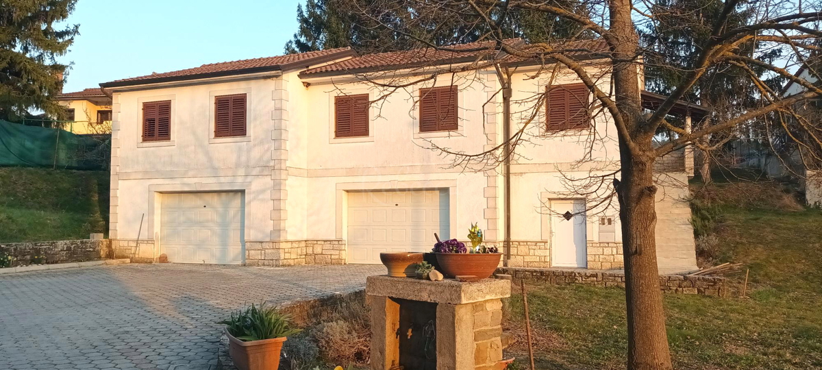 CROAZIA - PAZIN: CASA CON GIARDINO 800m2, USO COMMERCIALE O RESIDENZIALE