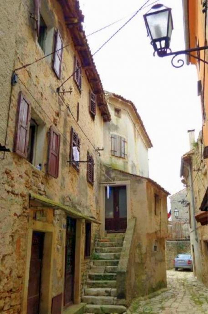 Opportunità! Casa in pietra nel centro di Dignano da ristrutturare