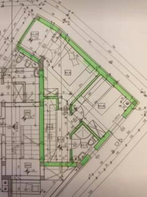 Pola, nuova costruzione: Appartamento su due piani, giardino, posto auto