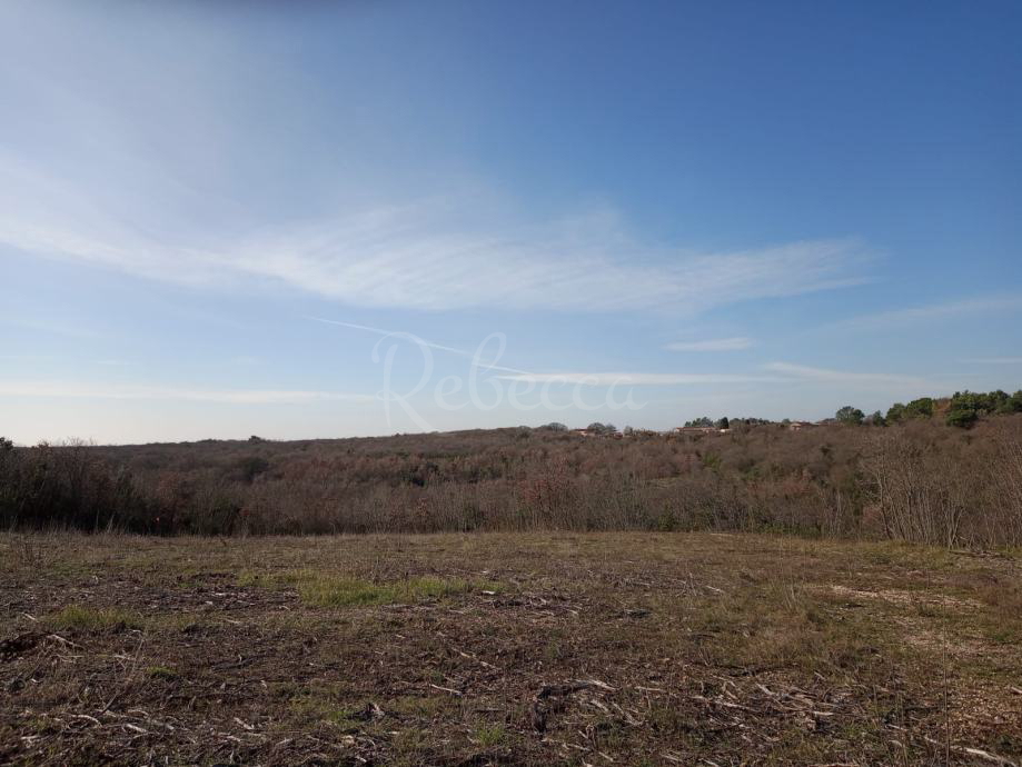 Terreno combinato, 1242 m2 per la costruzione, nelle vicinanze di Barban