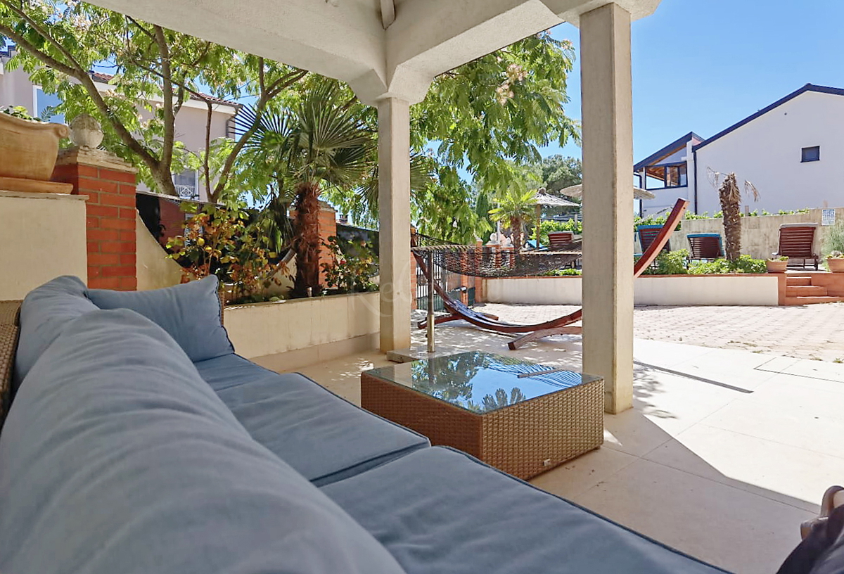 Villa con piscina, vista mare, vicino alla spiaggia, Pomer