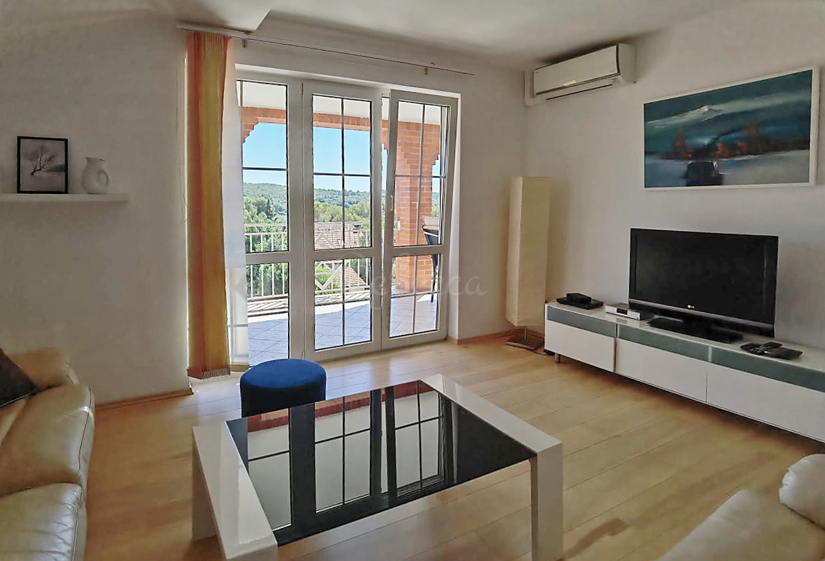 Villa con piscina, vista mare, vicino alla spiaggia, Pomer