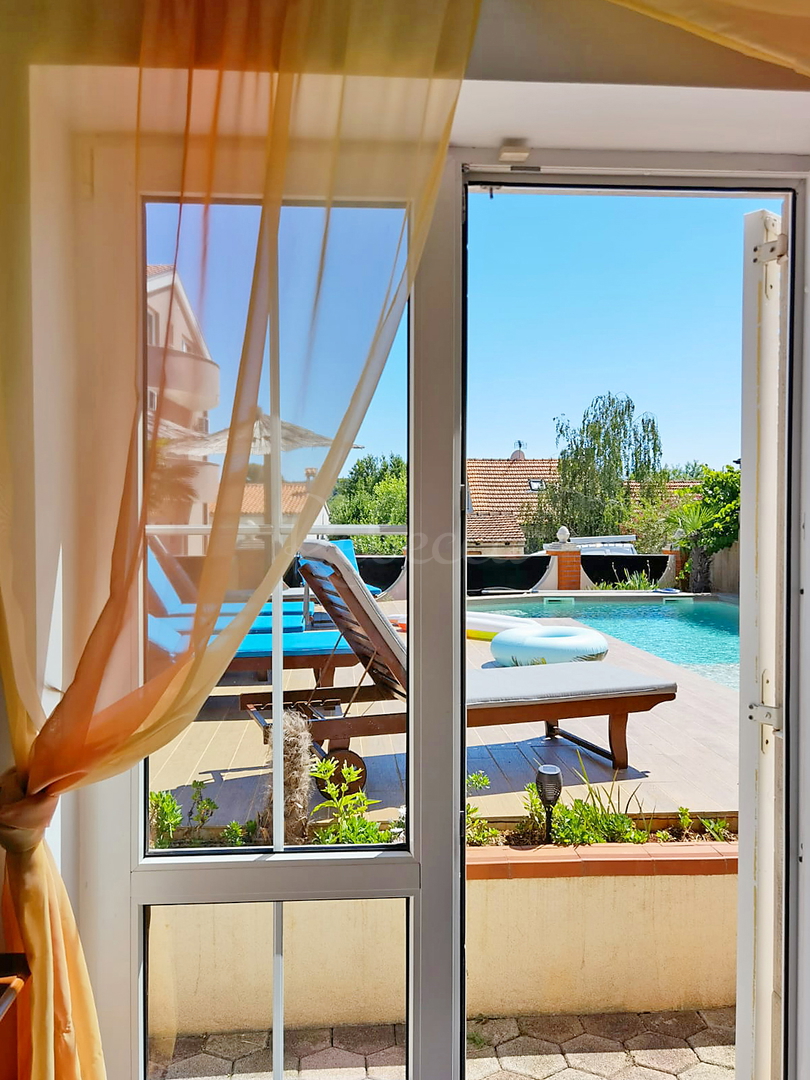 Villa con piscina, vista mare, vicino alla spiaggia, Pomer