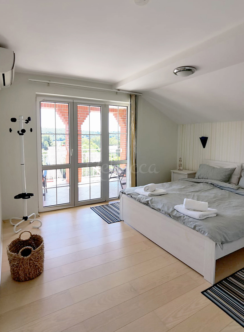 Villa con piscina, vista mare, vicino alla spiaggia, Pomer