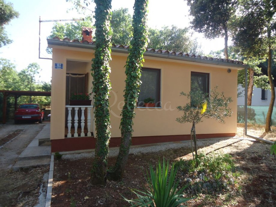 Istria, Pavićini, villetta 54 m2, giardino, vicino al mare