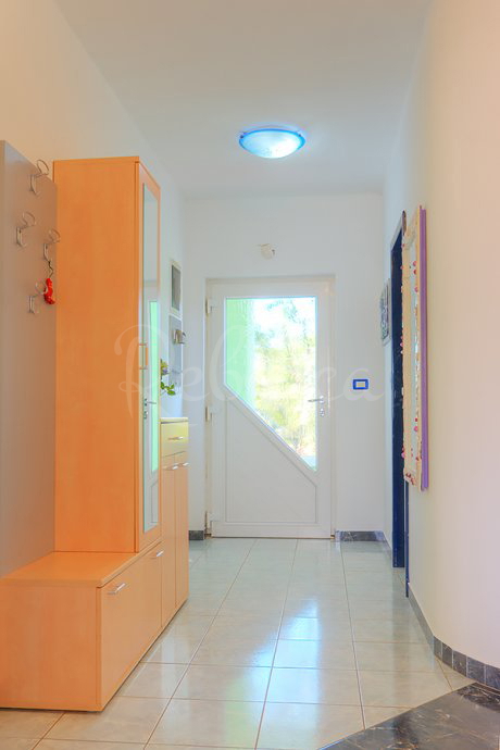 Casa con piscina. 175 m2, Pola ​