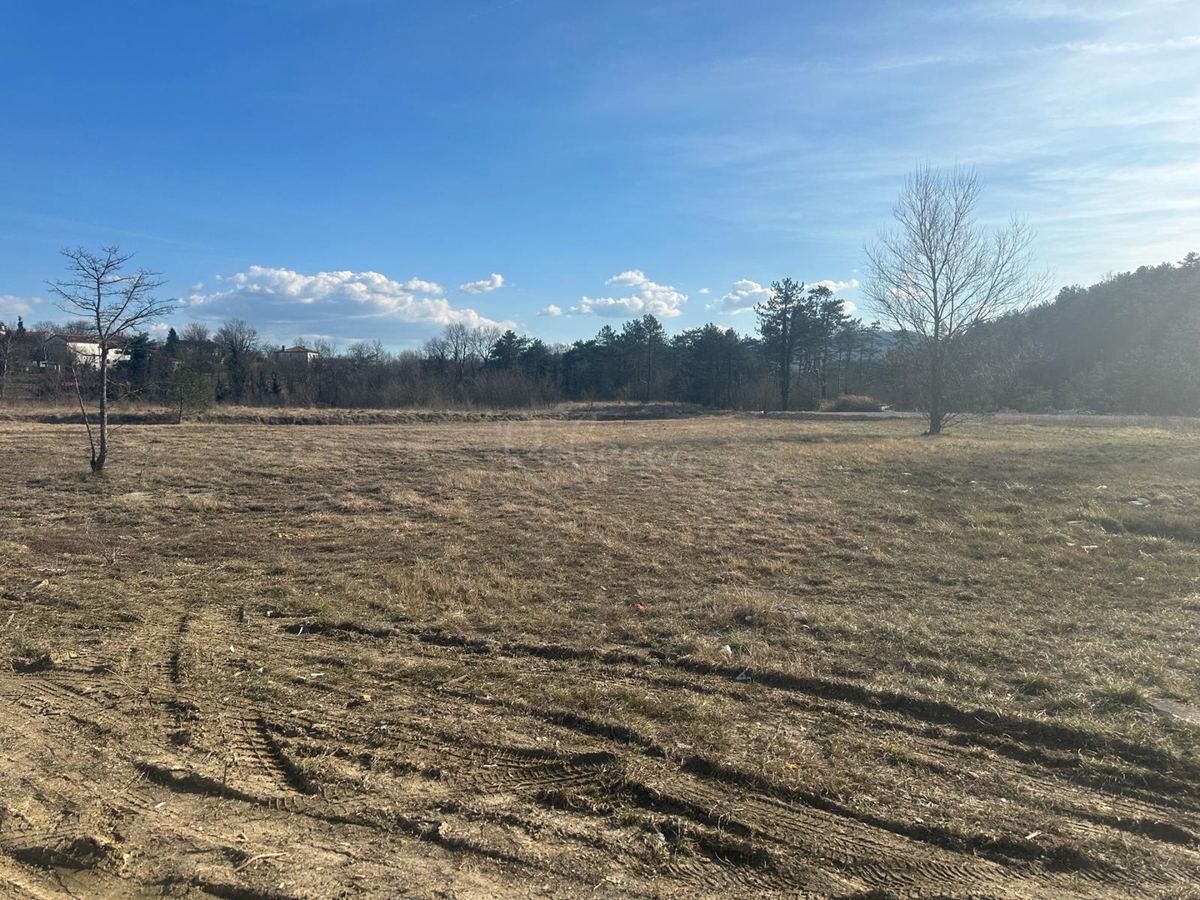 ISTRIA, BUZET, TERRENO EDIFICABILE ZONA INDUSTRIALE 4365 m2, A SCOPO COMMERCIALE