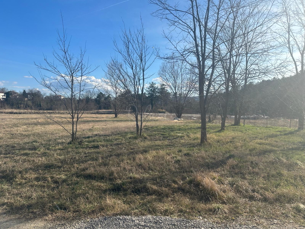 ISTRIA, BUZET, TERRENO EDIFICABILE ZONA INDUSTRIALE 4365 m2, A SCOPO COMMERCIALE
