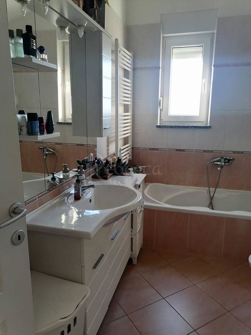 ISTRIA, UMAGO DINTORNI, APPARTAMENTO CON GIARDINO E VISTA MARE