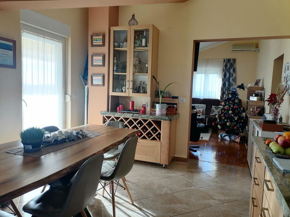 ISTRIA, UMAGO DINTORNI, APPARTAMENTO CON GIARDINO E VISTA MARE