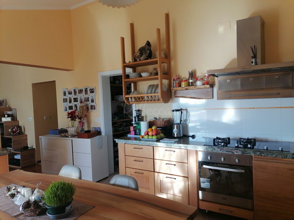 ISTRIA, UMAGO DINTORNI, APPARTAMENTO CON GIARDINO E VISTA MARE