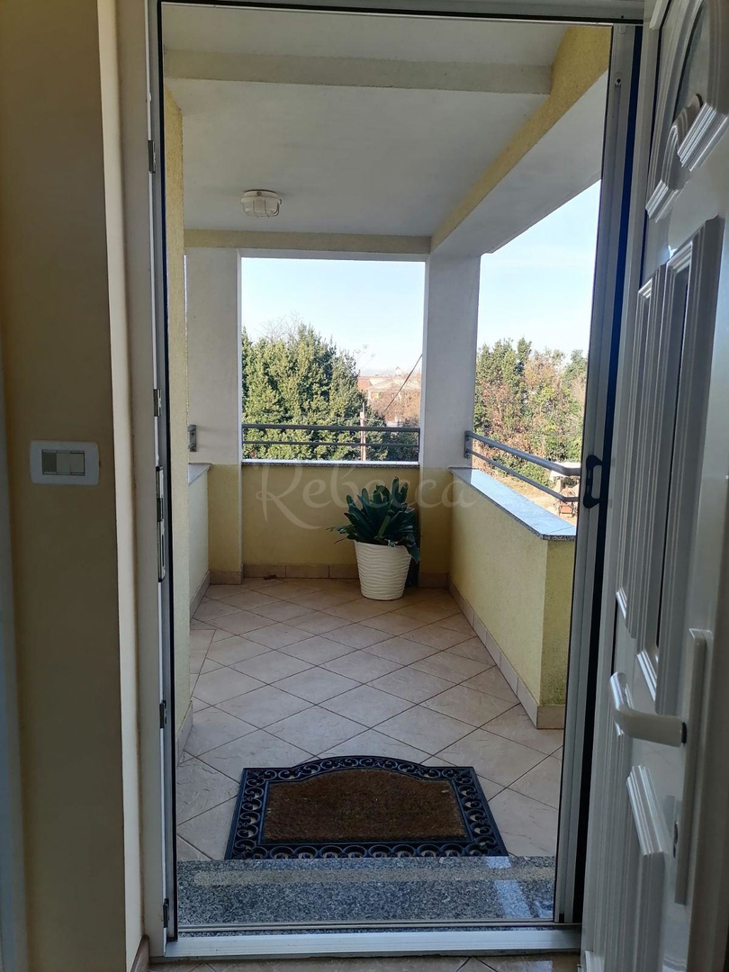 ISTRIA, UMAGO DINTORNI, APPARTAMENTO CON GIARDINO E VISTA MARE