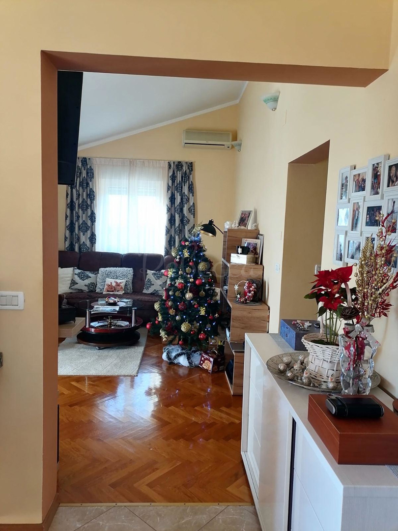 ISTRIA, UMAGO DINTORNI, APPARTAMENTO CON GIARDINO E VISTA MARE