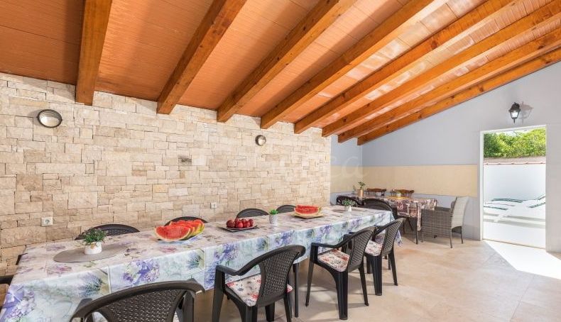 Casa 220 m2, tre appartamenti, 300 m dal mare, Medolino