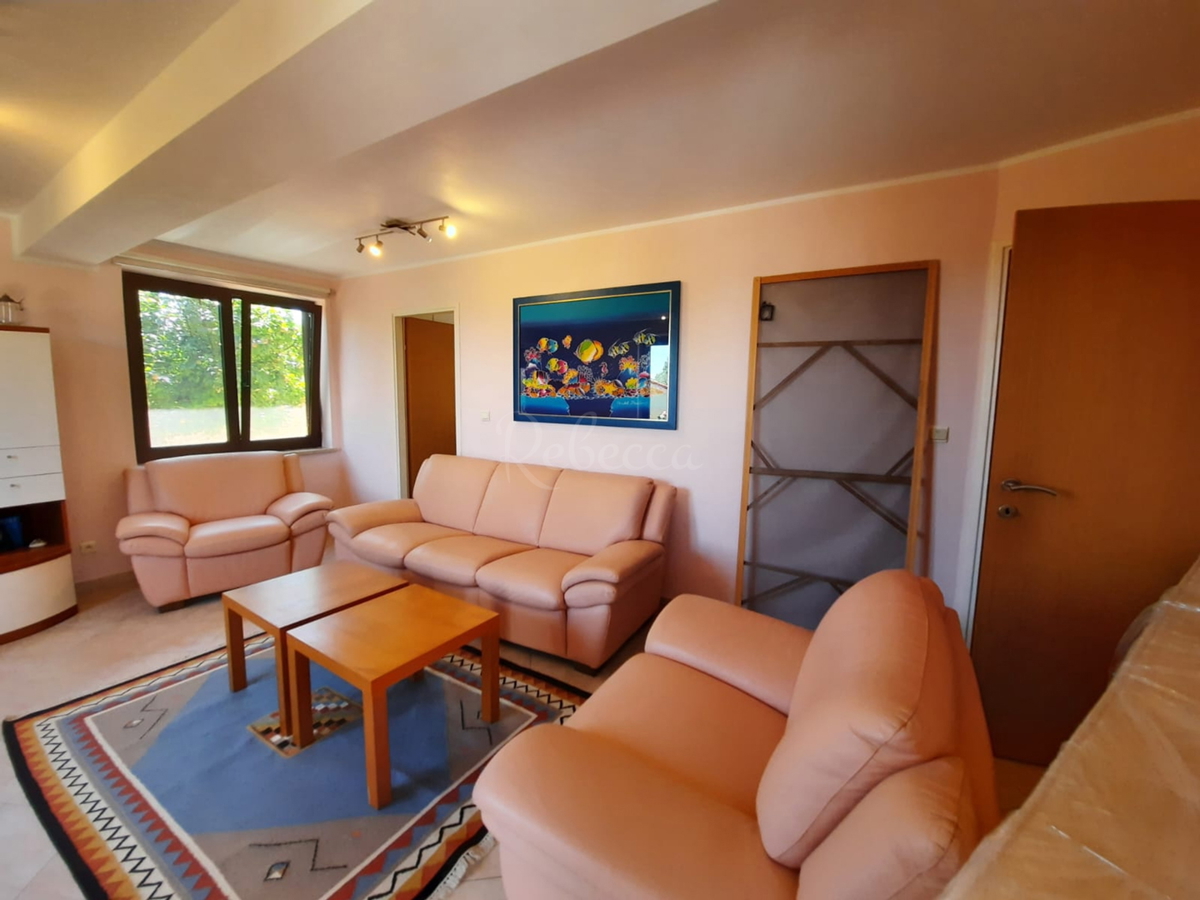 Casa indipendente, appartamento, garage, ampio giardino, zona di Duga Uvala