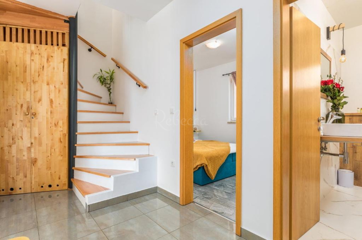 Appartamento su due piani, 76 m2, parcheggio, Valbandon