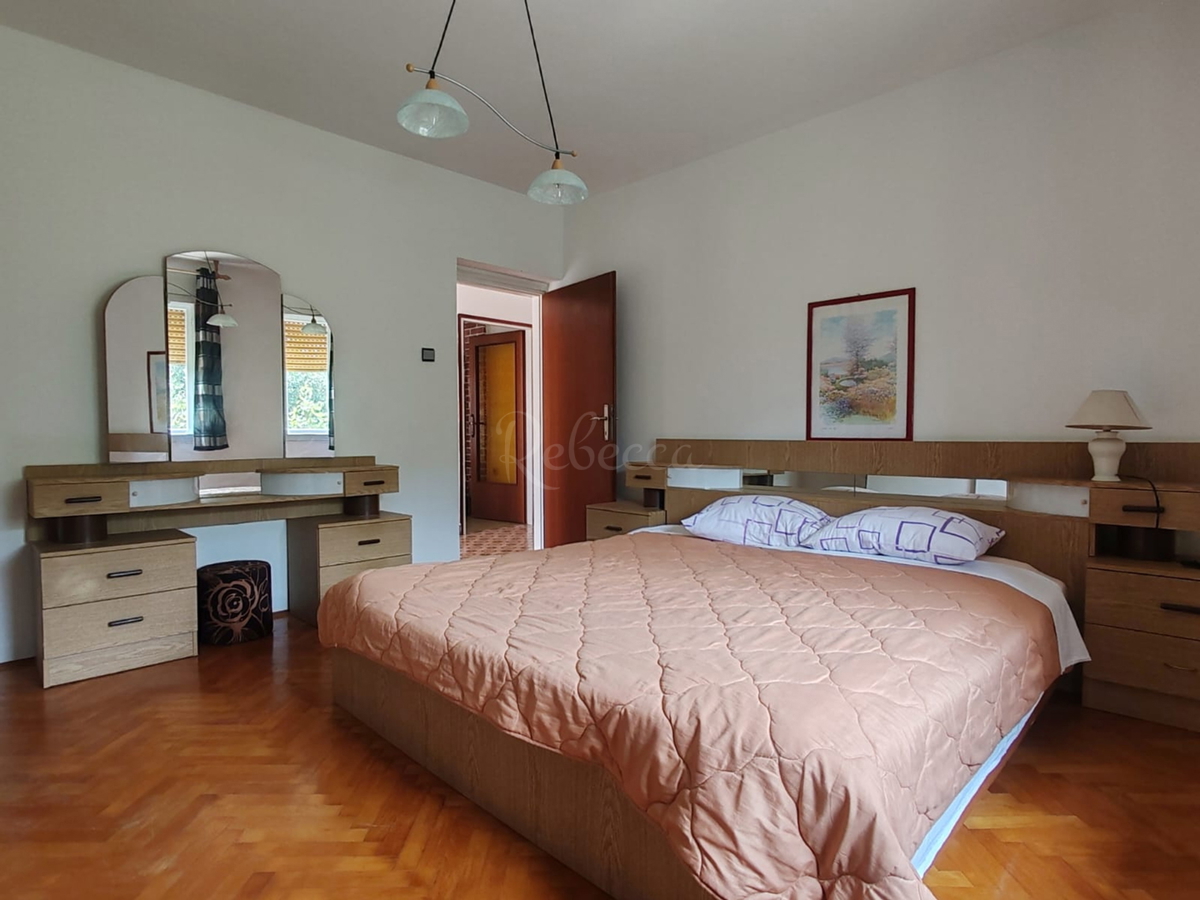 Štinjan, casa indipendente con 2 appartamenti e un ulteriore appartamento, a 970 m dal mare