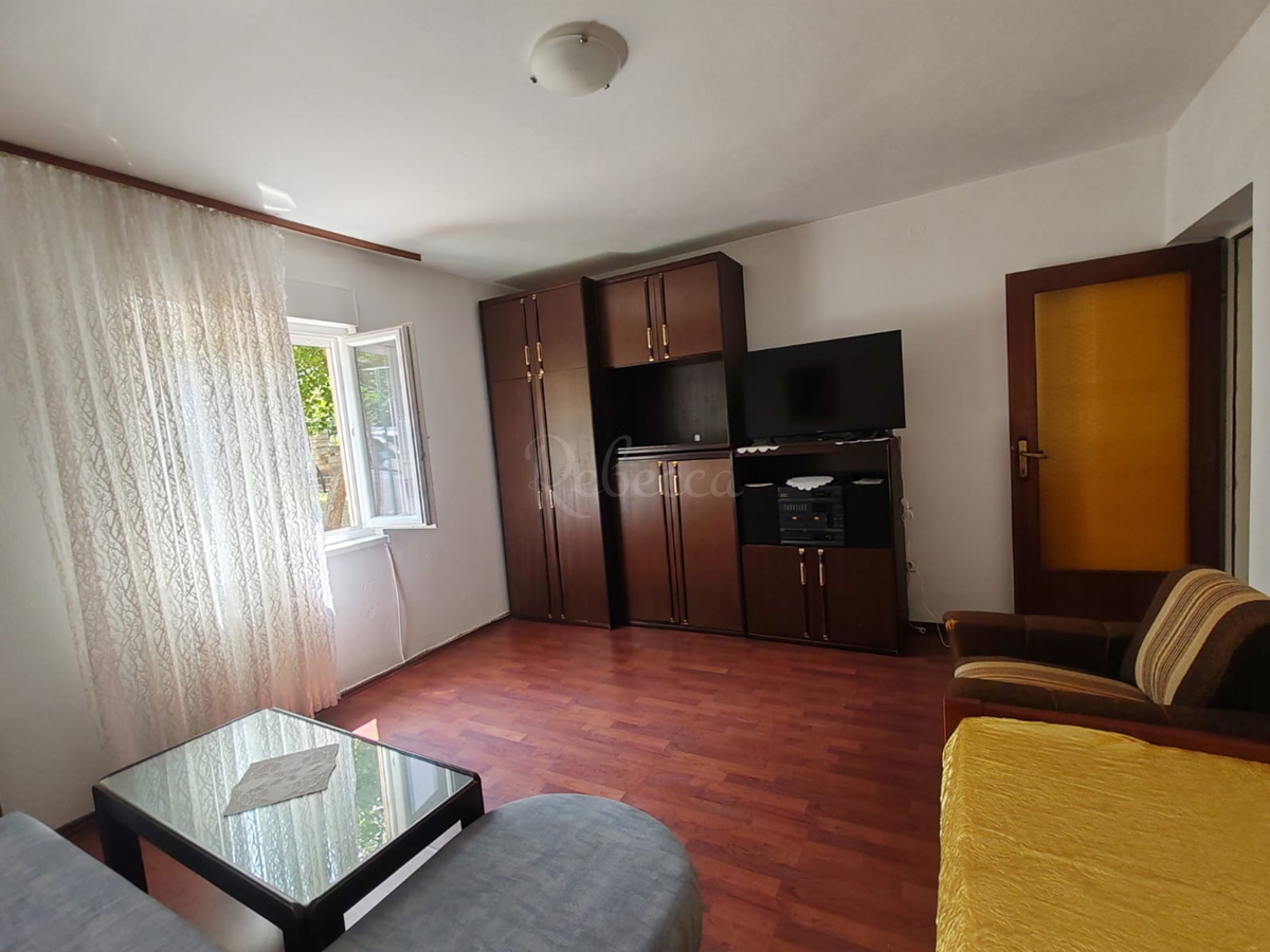 Štinjan, casa indipendente con 2 appartamenti e un ulteriore appartamento, a 970 m dal mare