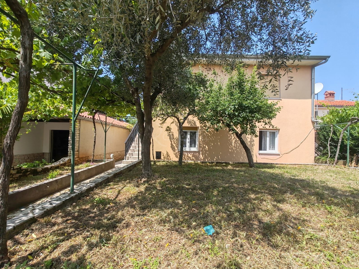 Štinjan, casa indipendente con 2 appartamenti e un ulteriore appartamento, a 970 m dal mare