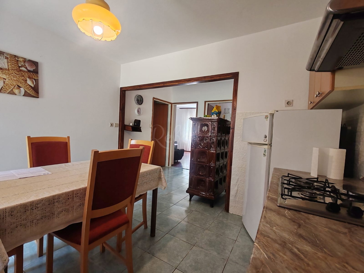 Štinjan, casa indipendente con 2 appartamenti e un ulteriore appartamento, a 970 m dal mare