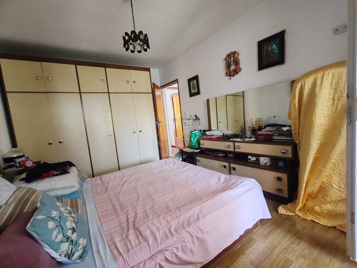 Štinjan, casa indipendente con 2 appartamenti e un ulteriore appartamento, a 970 m dal mare