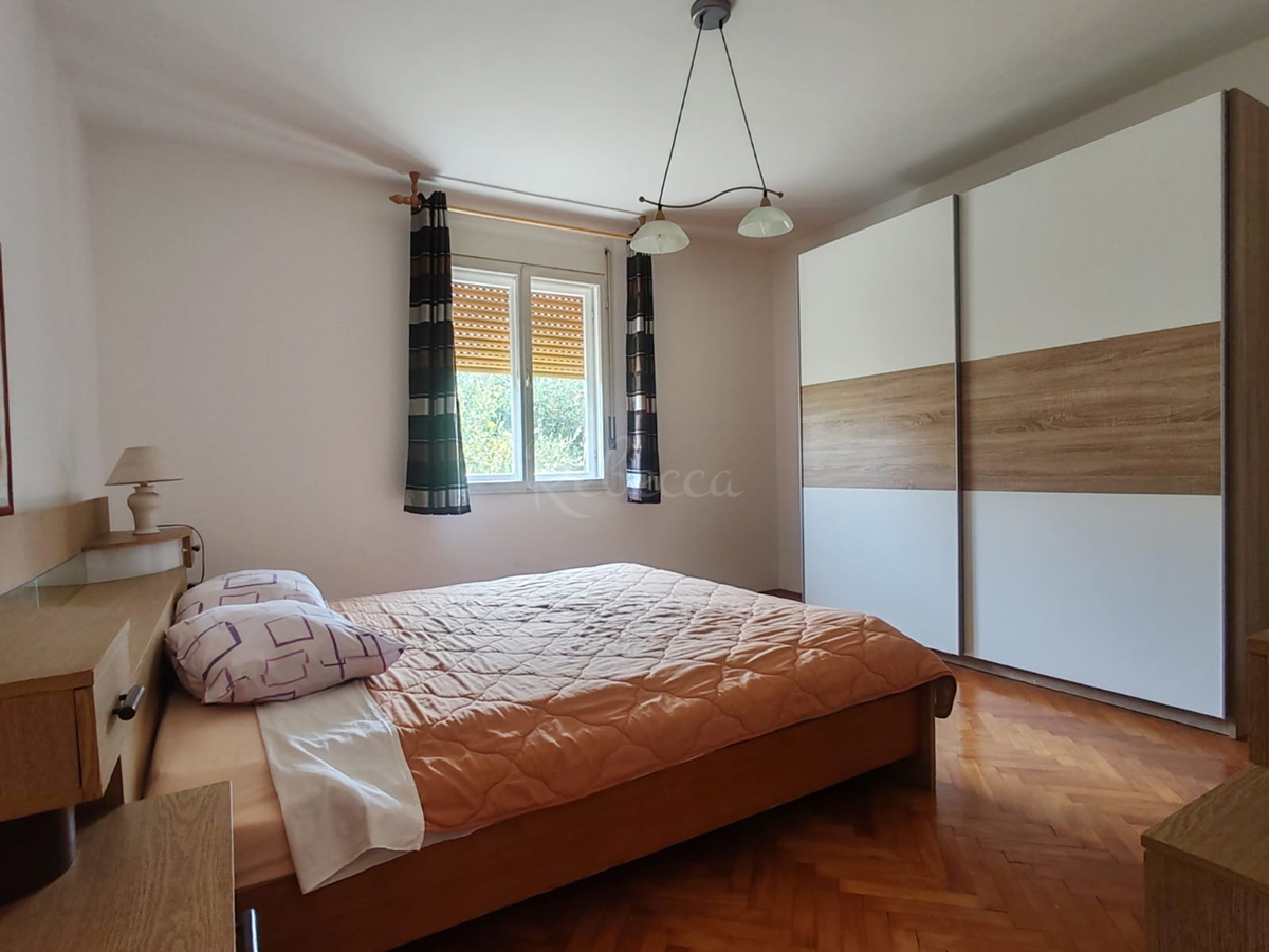 Štinjan, casa indipendente con 2 appartamenti e un ulteriore appartamento, a 970 m dal mare