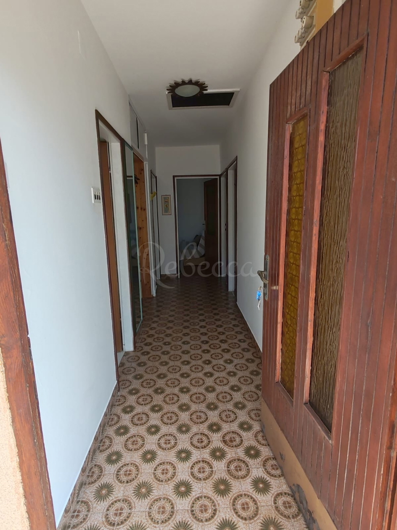 Štinjan, casa indipendente con 2 appartamenti e un ulteriore appartamento, a 970 m dal mare