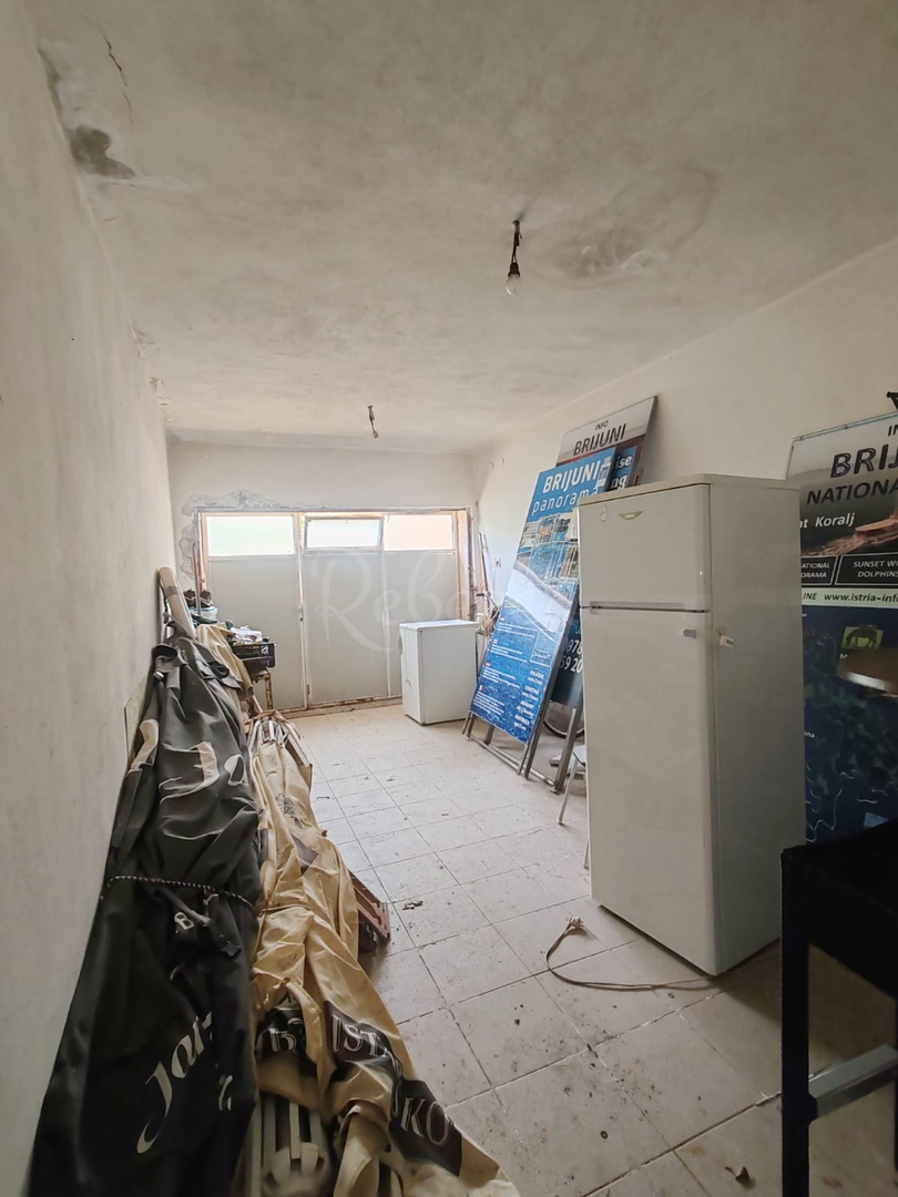 Štinjan, casa indipendente con 2 appartamenti e un ulteriore appartamento, a 970 m dal mare